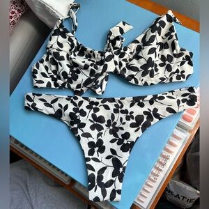 Skatie bikini set 🤍🖤